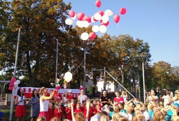 Biało-czerwone obchody „Dnia Przedszkolaka” w Miejskim Przedszkolu nr 34 im.  Kubusia Puchatka i Jego Przyjaciół w Płocku.