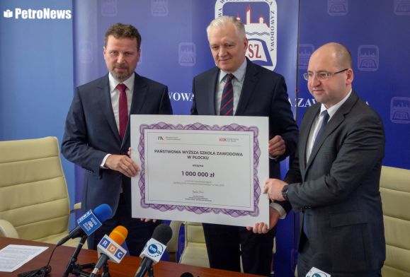 Wicepremier przekazał ogromną kwotę na PWSZ w Płocku