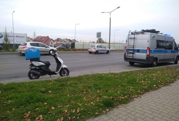Wypadek w Płocku. Kierowca skutera w szpitalu