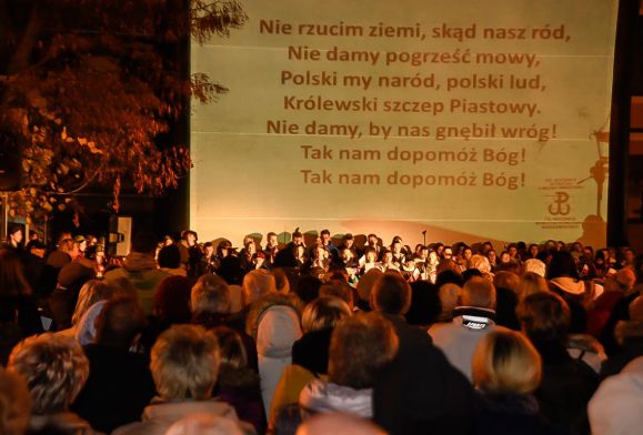 Patriotyczny podwieczorek i wspólne śpiewanie w Płocku