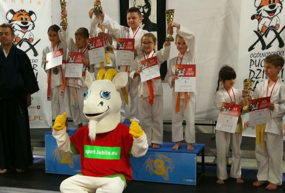 Młodzi płoccy karatecy wywalczyli cały worek medali na ogólnopolskim turnieju