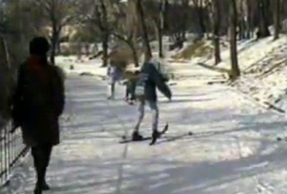 Jak spędzano zimę w 1995 roku? Na nartach z Mostówki [FILM]