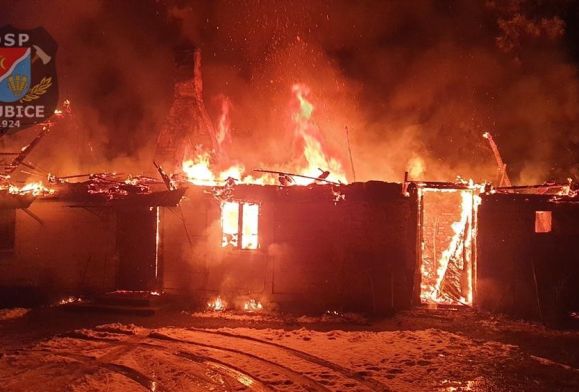 Duży pożar w powiecie płockim. Seniorka straciła dom [ZDJĘCIA]