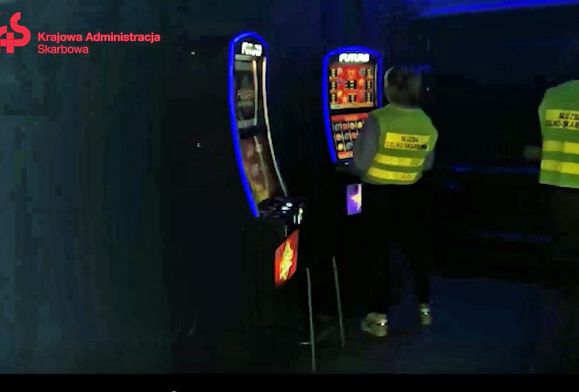 Policja w Płocku zabezpieczyła nielegalne automaty do gry. Stały w dwóch lokalach