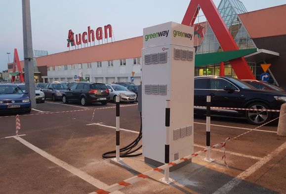 Auchan również otwiera część sklepów w niedziele. Na liście jest Płock