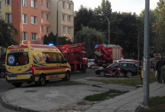 Straż pożarna przy Pszczelej. “Prawdopodobnie pożar”