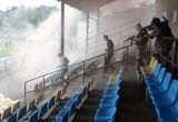 Atak na miejskim stadionie. “Dochodzi do podpalenia budynku”