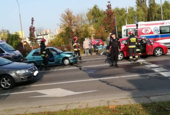 Wypadek na Piłsudskiego. Dwie osoby w szpitalu