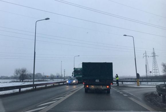 Ogromny korek na obwodnicy. Wypadek? Nie. Jednopasmówka