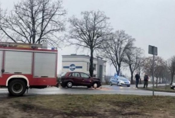 Wypadek na Zglenickiego, dwie osoby w szpitalu