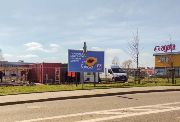 Nowy market i osiedle na Podolszycach. Budowa już trwa [ZDJĘCIA]