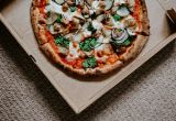 Co zrobić z kartonem od pizzy, czyli najczęstsze błędy w segregacji śmieci