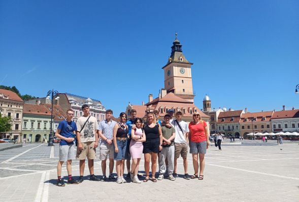UCZNIOWIE ZST KRĘCILI FILMY NA ZAMKU DRAKULI W TRANSYLWANII W RUMUNII