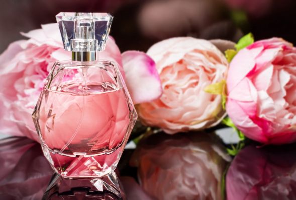 Co wyróżnia perfumy luksusowe? Damskie i męskie propozycje zapachów