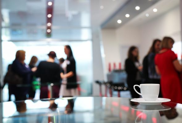 Organizacja konferencji z sukcesem – planowanie, miejsce, realizacja