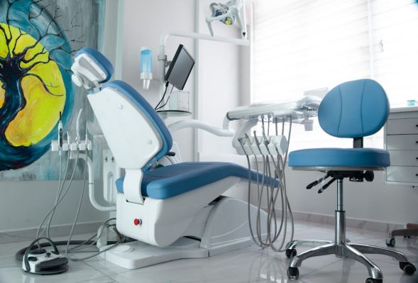 Co musisz wiedzieć przed zdecydowaniem się na implant?