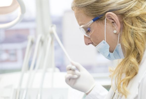 Dentysta dla całej rodziny - na co zwrócić uwagę, wybierając przychodnię w pobliżu