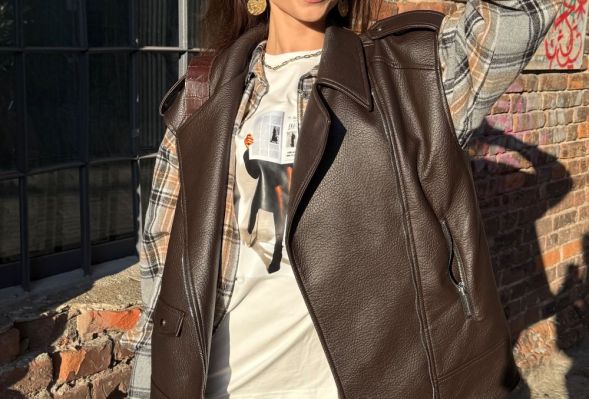 Krata wraca każdej jesieni – jak nosić ją inaczej w tym sezonie?