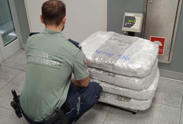 KAS zatrzymała 40 kg narkotyków na Lotnisku Chopina   