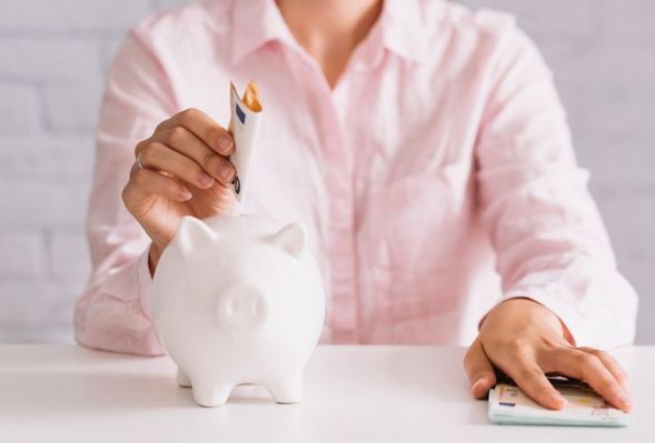 Jak oszczędzają Polacy i co wynika z raportu PFR?