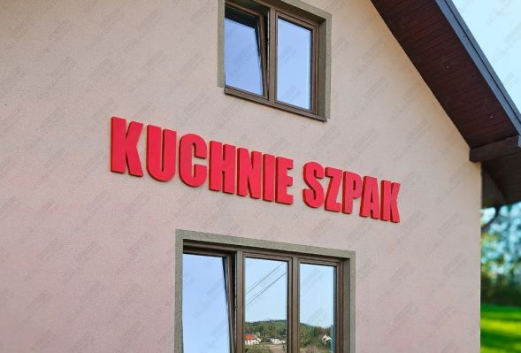 Litery 3D na elewacji - efekt prestiżowy bez dużego budżetu