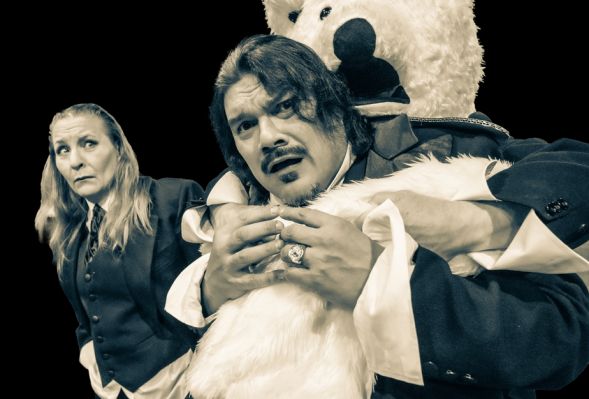 28 marca 2026 r. o godz. 19.00 w Teatrze Dramatycznym im. Jerzego Szaniawskiego w Płocku,  na Dużej Scenie  w Międzynarodowy Dzień Teatru   odbędzie się premiera    Ubu Król, czyli Polacy (Ubu Roi ou les Polonais) Alfreda Jarry’ego