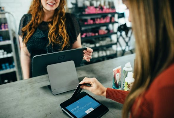 Jaką przewagę ma franczyza nad niezależną działalnością gospodarczą?