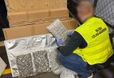 KAS udaremniła przemyt 90 kg marihuany. Narkotyki były w panelach ledowych