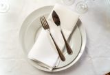 Eleganckie nakrycie stołu na co dzień i od święta — poradnik dla perfekcjonistów