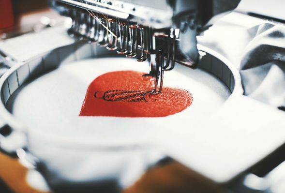 Kamizelki z haftem logo – praktyczny sposób na spójny wizerunek firmy