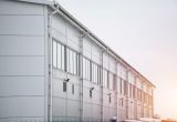 Serwis bram przemysłowych a prawo ? jak często należy wykonywać przeglądy techniczne zgodnie z przepisami?