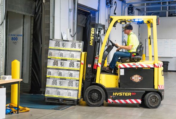 Wynajem wózków widłowych – elastyczne wsparcie dla firm na Śląsku i nie tylko