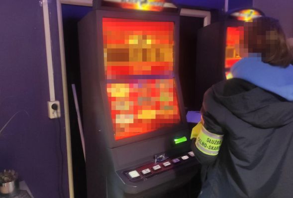 Nie dla hazardu. Mazowiecka KAS przejęła ponad 1000 nielegalnych automatów.