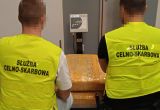 Z pozoru zwykłe walizki, a w środku… marihuana. KAS zabezpieczyła 44,9 kg narkotyków